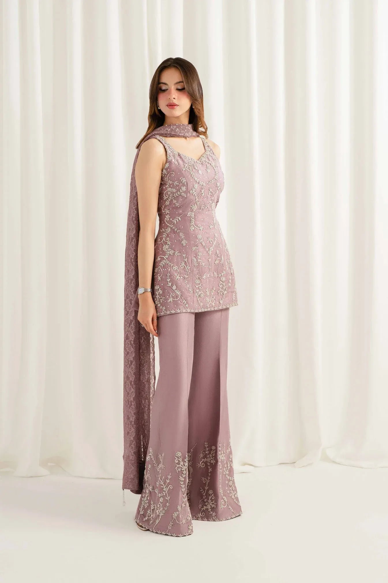 Rungish mauve formal wear set styled with lace dupatta – side view